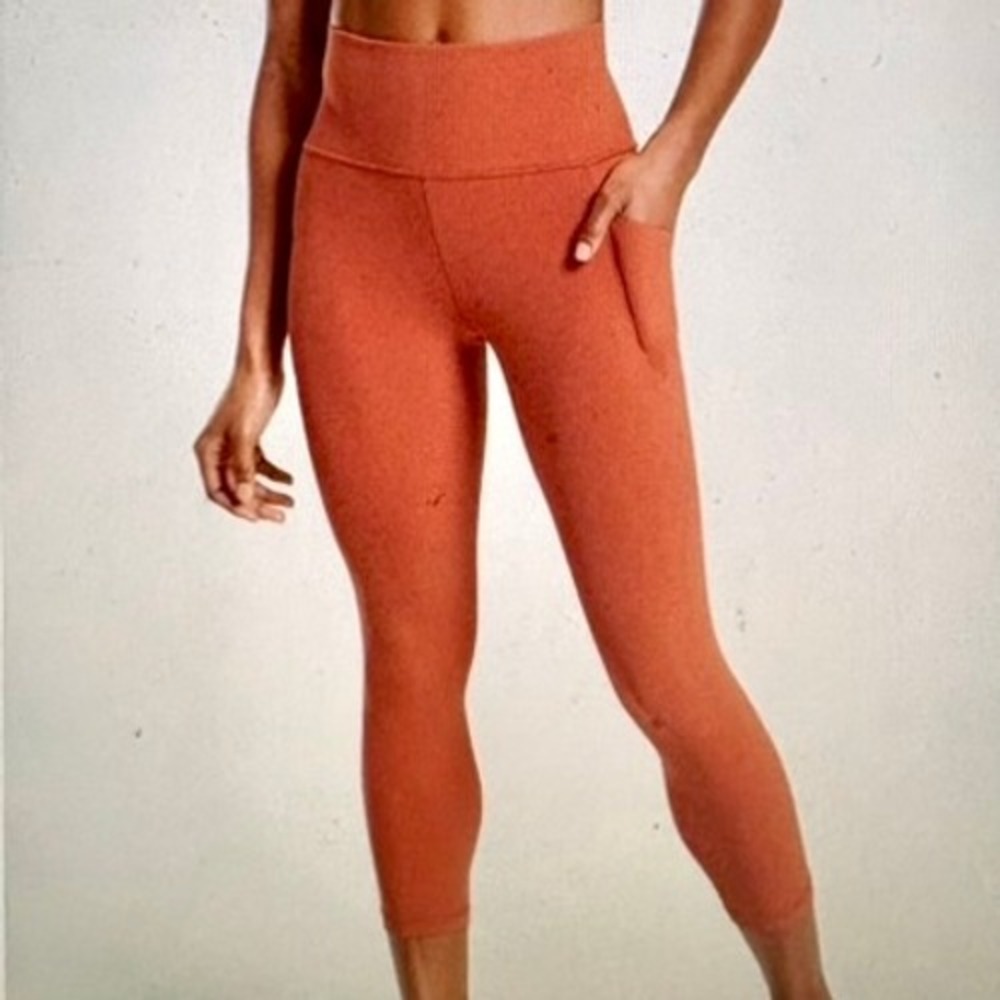 Athleta Salutation Stash Pocket II High Rise Capri M Soft Terracotta Orange NWOT